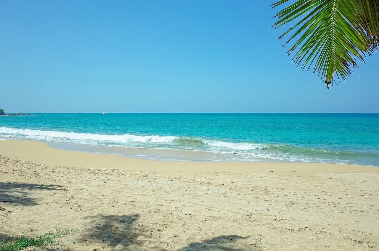 Bentota, Bentota is located on the southwestern coast of Sri Lanka, about 65 km south of Colombo. The town is situated between the Indian Ocean and the Bentota River.