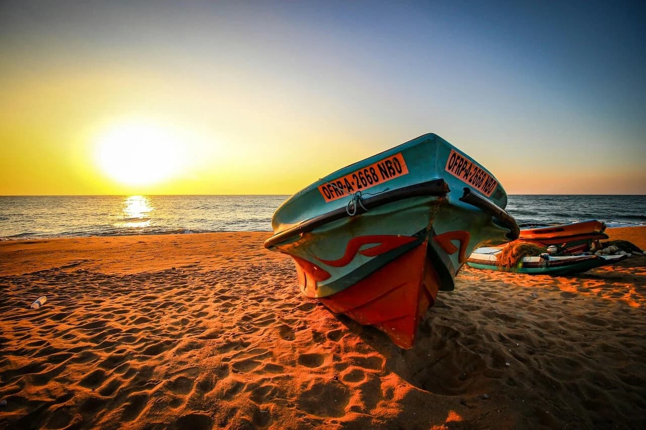 Negombo, Negombo is located on the west coast of Sri Lanka, about 37 km north of Colombo and just a short drive from the international airport.