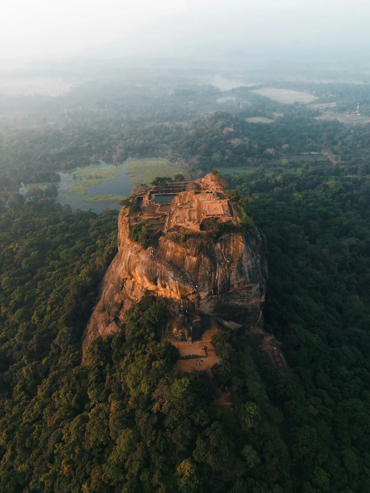 Sigiriya, Sigiriya is located in the Central Province of Sri Lanka, about 170 km northeast of Colombo. It lies within the cultural triangle between Dambulla and Habarana.